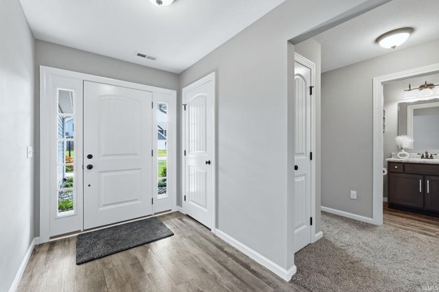 2044 Rittenhouse Place, Huntertown, IN 46748