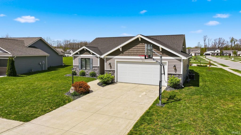 2044 Rittenhouse Place, Huntertown, IN 46748