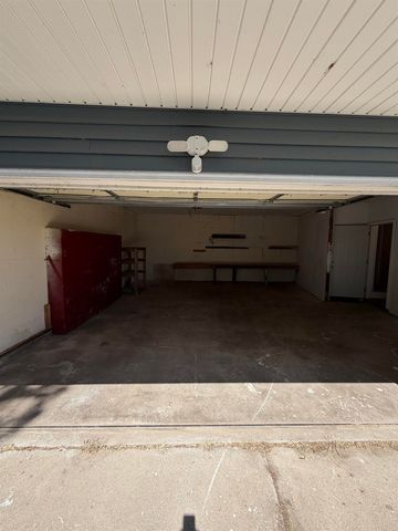 1864 100th Street, Oelwein, IA 50662