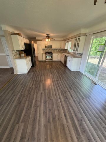 1864 100th Street, Oelwein, IA 50662