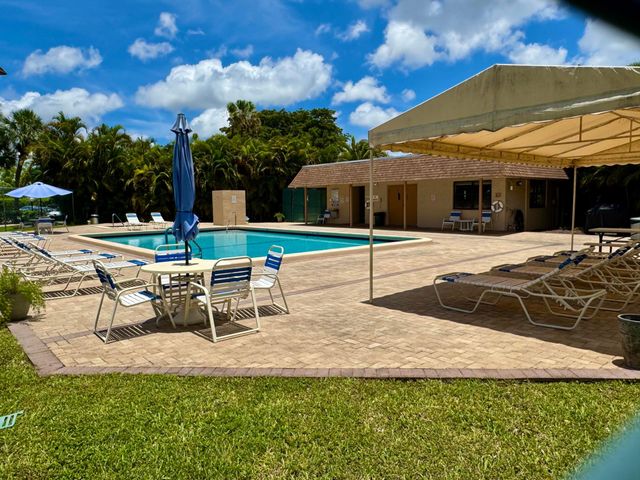 4930 E Sabal Palm Boulevard 107, Tamarac, FL 33319