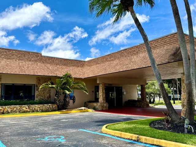 4930 E Sabal Palm Boulevard 107, Tamarac, FL 33319