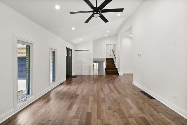 8147 Oakwood Avenue, Munster, IN 46321