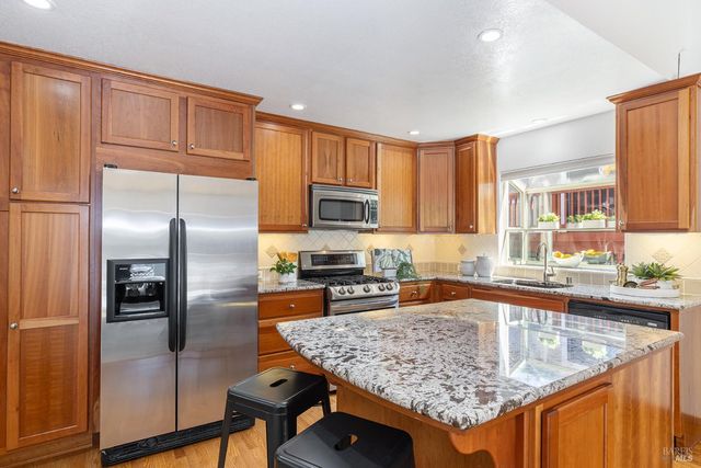 615 Montclair Dr, Santa Rosa, CA 95409