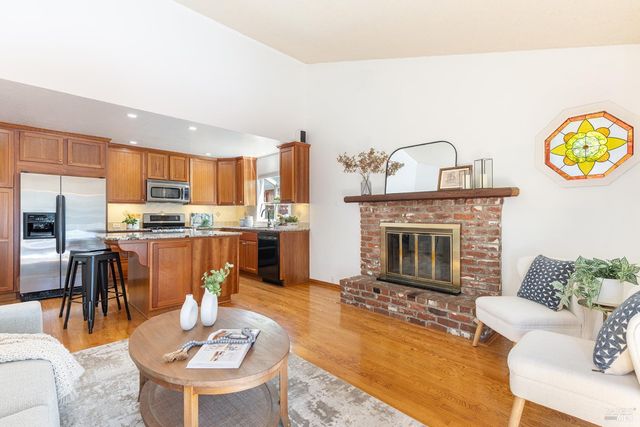 615 Montclair Dr, Santa Rosa, CA 95409