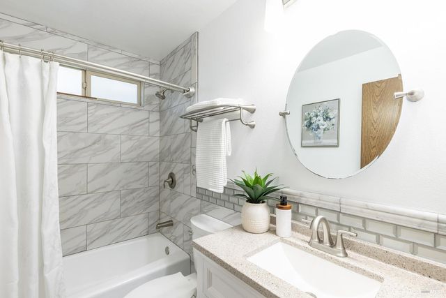 615 Montclair Dr, Santa Rosa, CA 95409