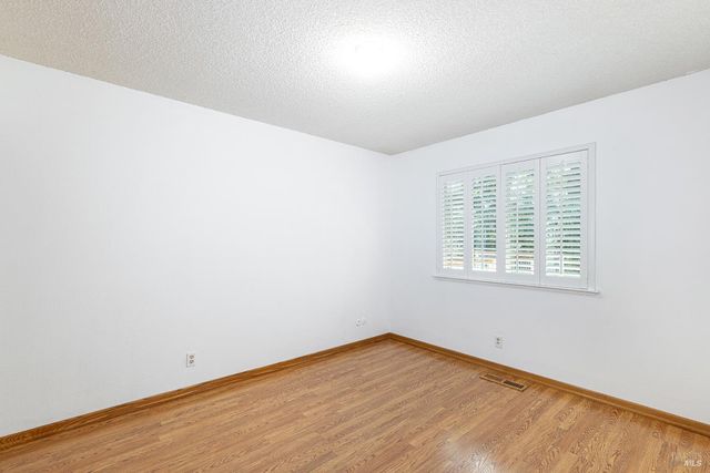 615 Montclair Dr, Santa Rosa, CA 95409