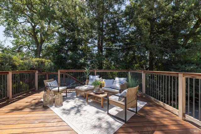 615 Montclair Dr, Santa Rosa, CA 95409