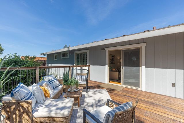 615 Montclair Dr, Santa Rosa, CA 95409