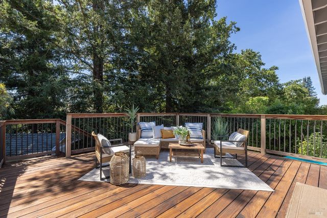 615 Montclair Dr, Santa Rosa, CA 95409