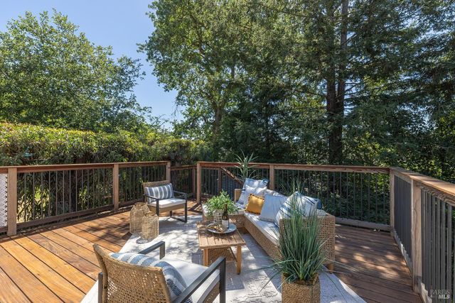 615 Montclair Dr, Santa Rosa, CA 95409