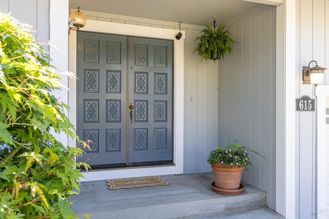615 Montclair Dr, Santa Rosa, CA 95409