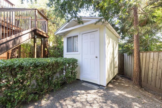 615 Montclair Dr, Santa Rosa, CA 95409