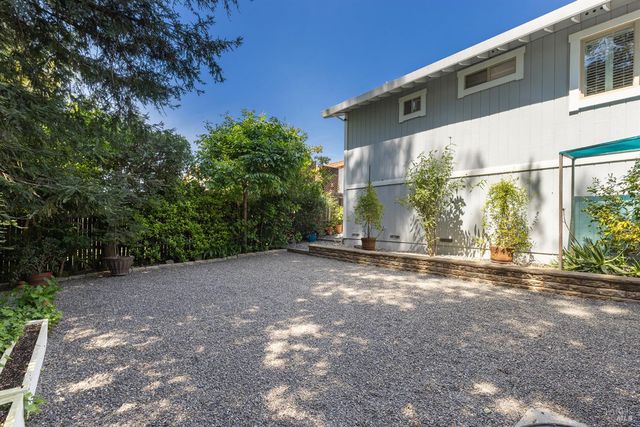 615 Montclair Dr, Santa Rosa, CA 95409