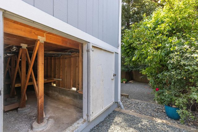 615 Montclair Dr, Santa Rosa, CA 95409