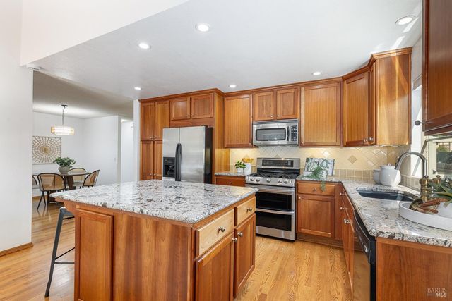 615 Montclair Dr, Santa Rosa, CA 95409