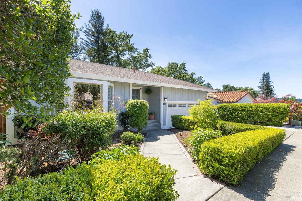 615 Montclair Dr, Santa Rosa, CA 95409