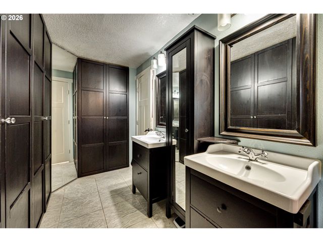 10712 Ne 70TH St, Vancouver, WA 98662