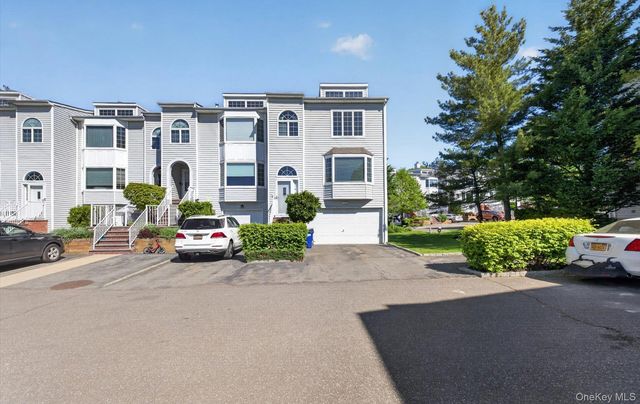 241-31 Oak Park Drive 51C, Douglaston, NY 11362