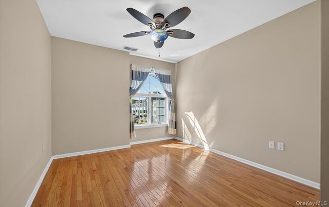 241-31 Oak Park Drive 51C, Douglaston, NY 11362