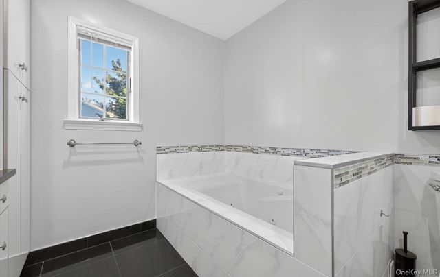 241-31 Oak Park Drive 51C, Douglaston, NY 11362