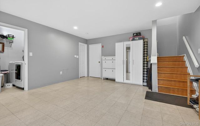 241-31 Oak Park Drive 51C, Douglaston, NY 11362