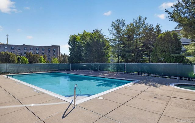 241-31 Oak Park Drive 51C, Douglaston, NY 11362