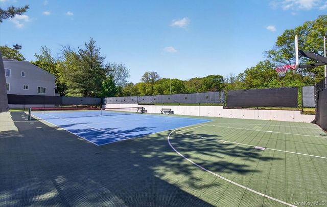 241-31 Oak Park Drive 51C, Douglaston, NY 11362