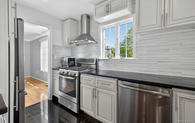 241-31 Oak Park Drive 51C, Douglaston, NY 11362