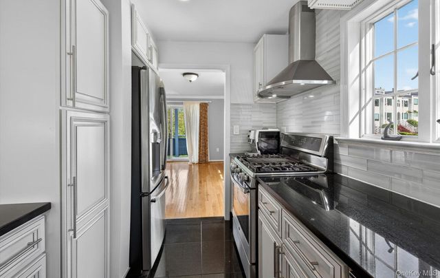241-31 Oak Park Drive 51C, Douglaston, NY 11362