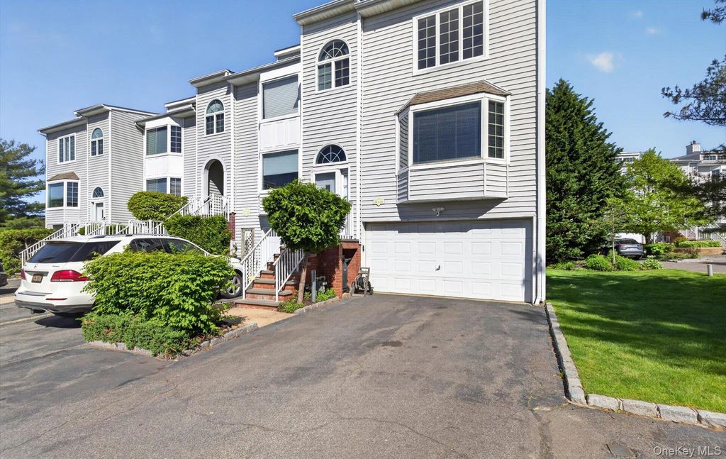 241-31 Oak Park Drive 51C, Douglaston, NY 11362