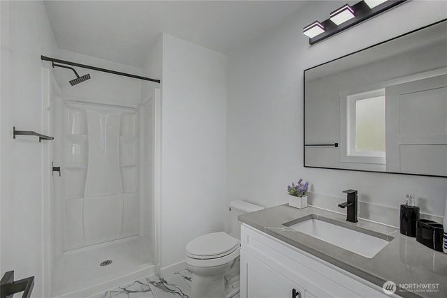 24717 S 35th Avenue, Kent, WA 98032