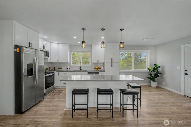 24717 S 35th Avenue, Kent, WA 98032