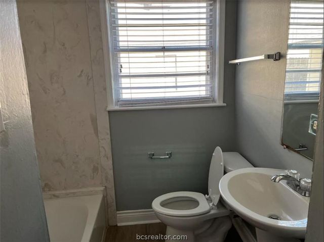 212 Inlow Boulevard, Bryan, TX 77801