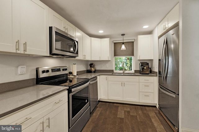 2050 STONECREST DR, Lancaster, PA 17601