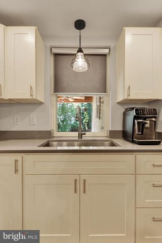 2050 STONECREST DR, Lancaster, PA 17601