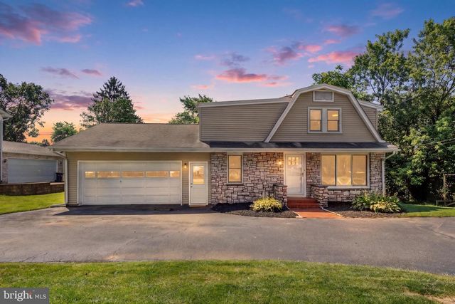 2050 STONECREST DR, Lancaster, PA 17601