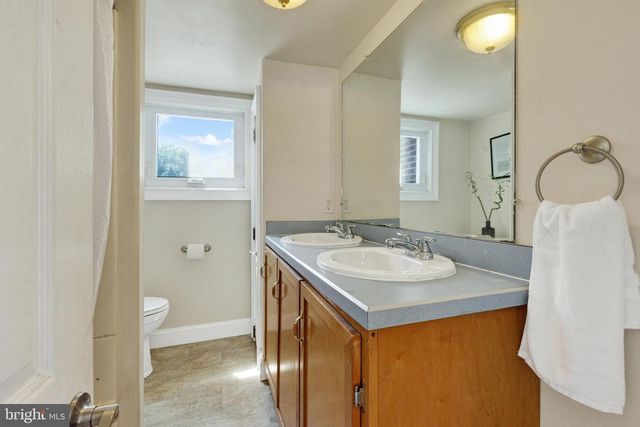 2050 STONECREST DR, Lancaster, PA 17601