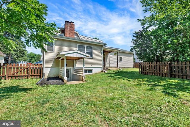 2050 STONECREST DR, Lancaster, PA 17601