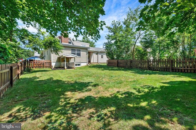 2050 STONECREST DR, Lancaster, PA 17601