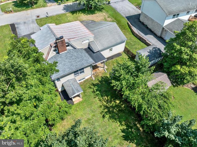 2050 STONECREST DR, Lancaster, PA 17601