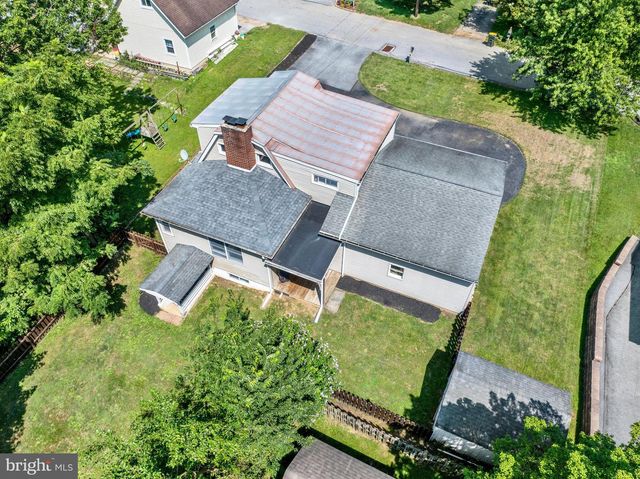 2050 STONECREST DR, Lancaster, PA 17601