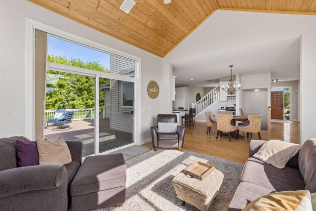 6025 Century Lane, Prior Lake, MN 55372