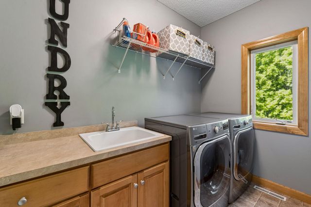 6025 Century Lane, Prior Lake, MN 55372
