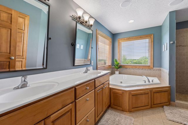 6025 Century Lane, Prior Lake, MN 55372