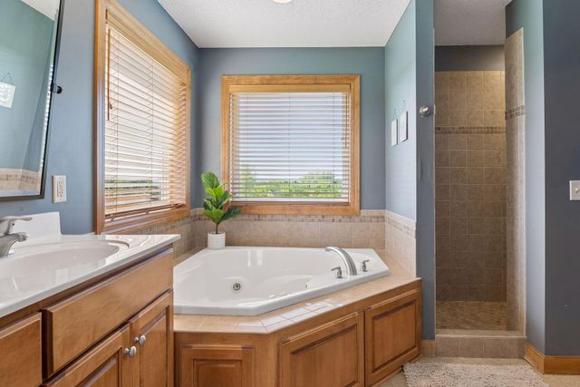 6025 Century Lane, Prior Lake, MN 55372