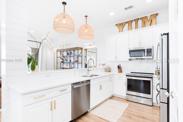 31 Seagrass Landing Ct, Hilton Head Island, SC 29926