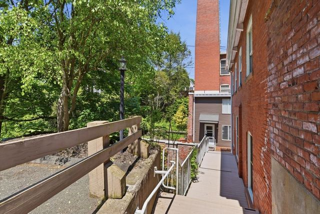 124 College St 2, South Hadley, MA 01075