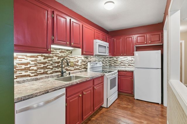 124 College St 2, South Hadley, MA 01075