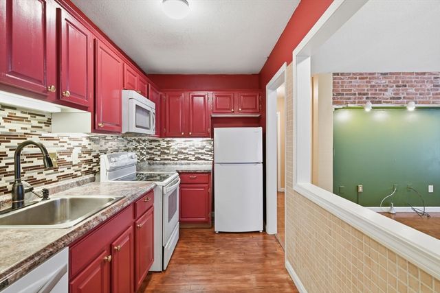 124 College St 2, South Hadley, MA 01075